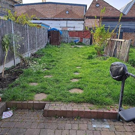 Single Bedroom Near London Seven Kings Train Station Ilford Extérieur photo