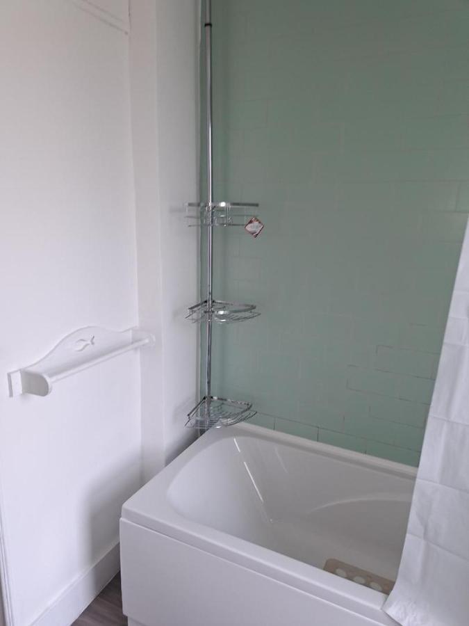 Single Bedroom Near London Seven Kings Train Station Ilford Extérieur photo